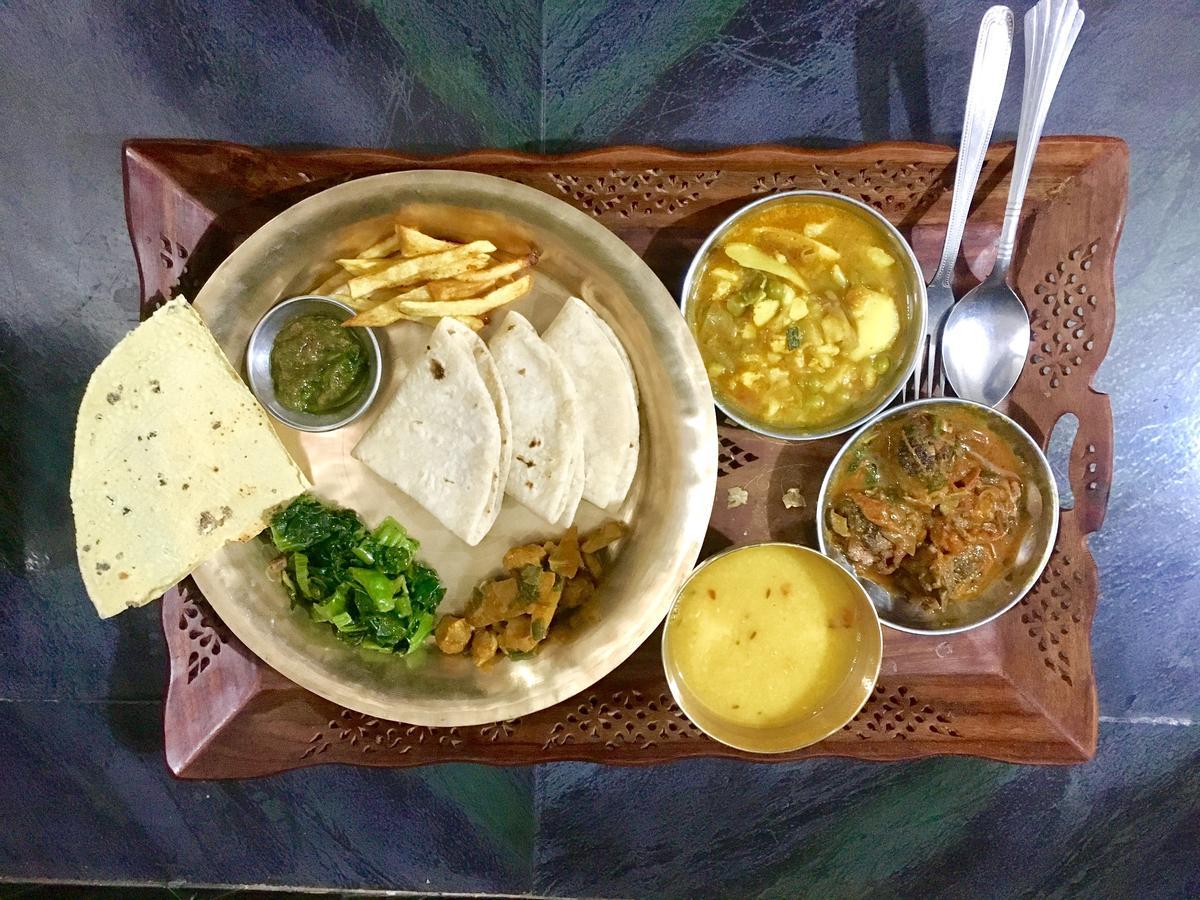 Shrestha Hotel & Restaurant Bandipur Bagian luar foto